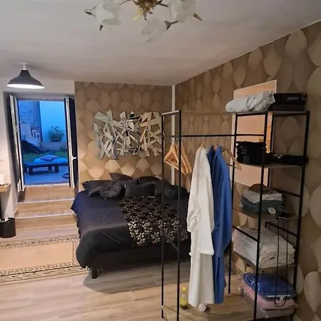 Love Room, Chambre Deluxe ,jacuzzi ,jardin * 路易港